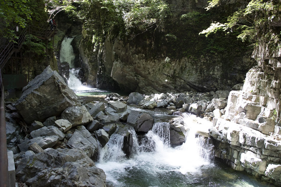 A tour of Hida-Osaka Falls